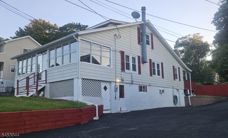 34 Outlook Ave Property Photo 1