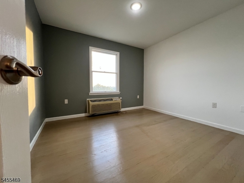 614 Fairview Ave Property Photo 6