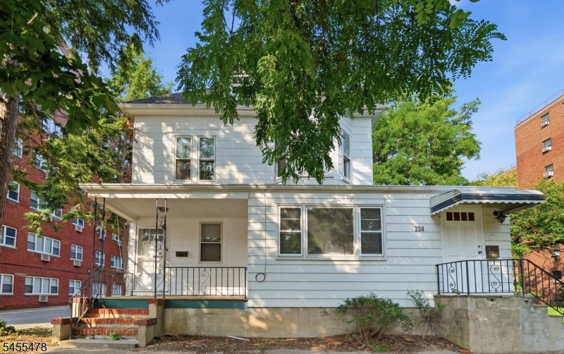 220 Anderson St Property Photo 1