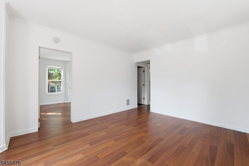 220 Anderson St Property Photo 3
