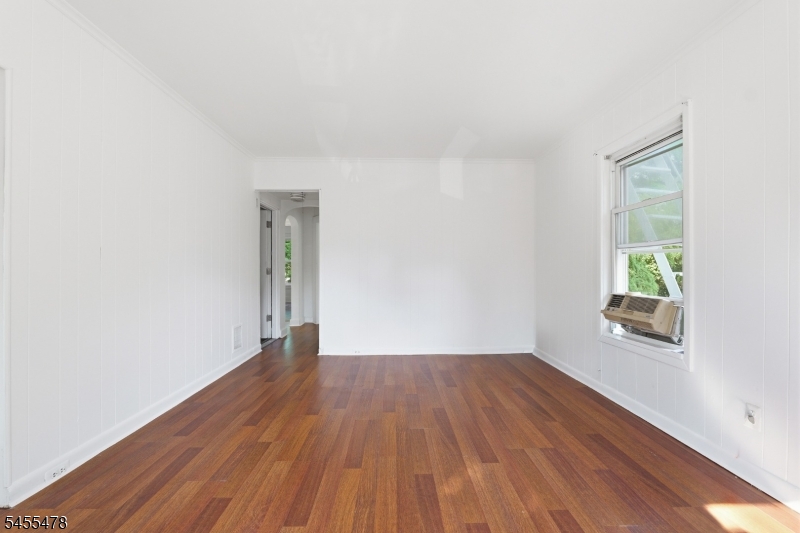 220 Anderson St Property Photo 4
