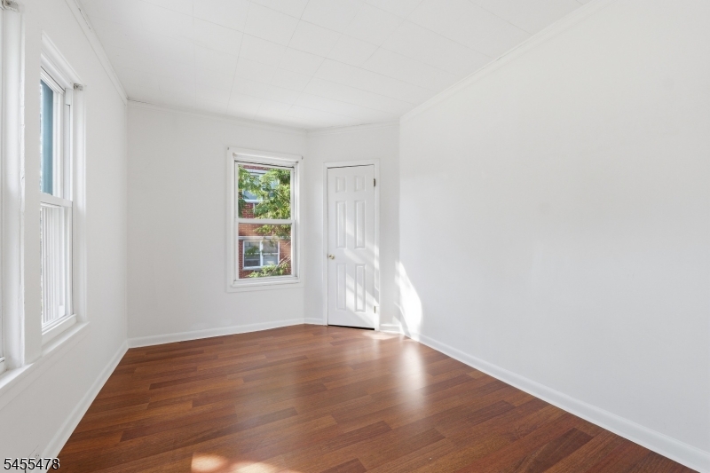 220 Anderson St Property Photo 5