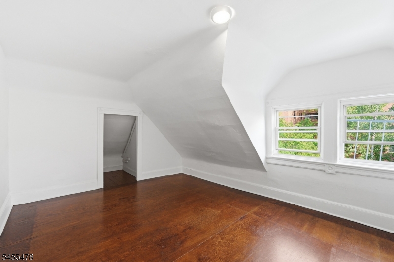 220 Anderson St Property Photo 17