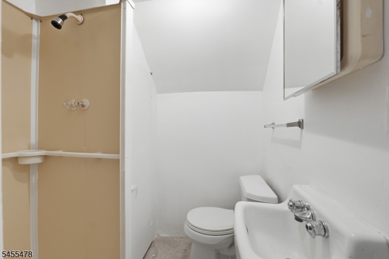 220 Anderson St Property Photo 19