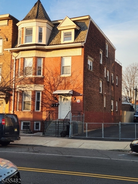 111 Park Ave Property Photo 1