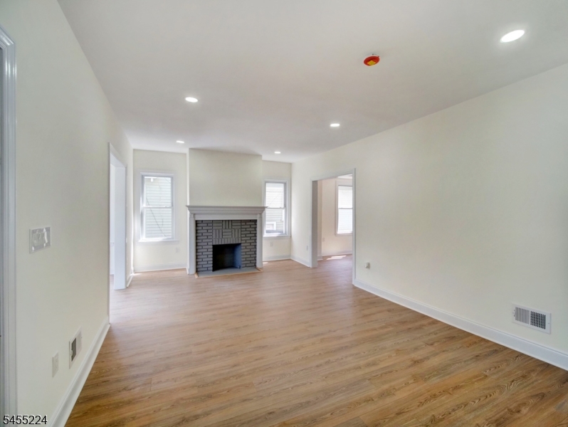 187 Rutledge Ave Property Photo 5
