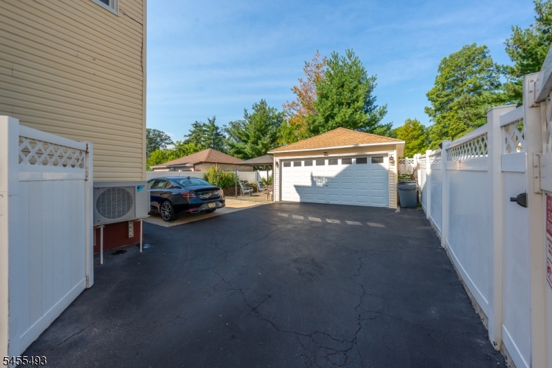 130 Acme St Property Photo 10