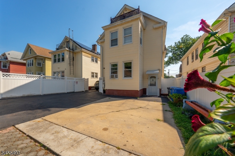 130 Acme St Property Photo 11