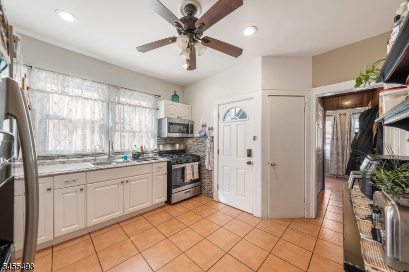 130 Acme St Property Photo 14