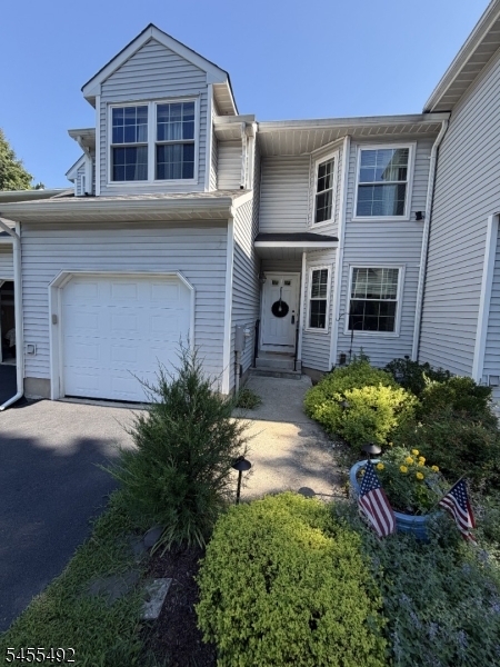 4 Delaware Ln Property Photo 1