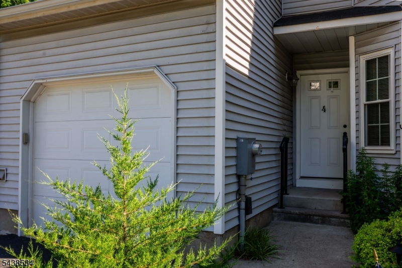 4 Delaware Ln Property Photo 3