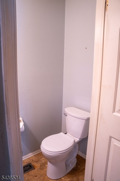 4 Delaware Ln Property Photo 16