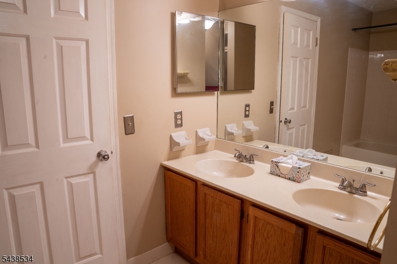 4 Delaware Ln Property Photo 23