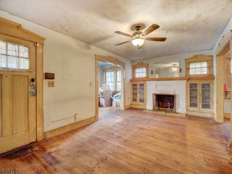 8 Whitman Ave Property Photo 1