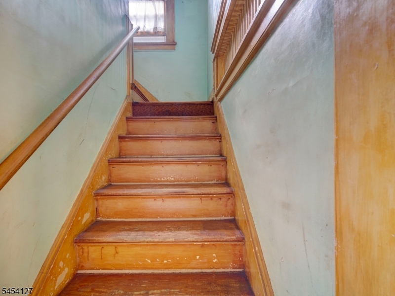 8 Whitman Ave Property Photo 13