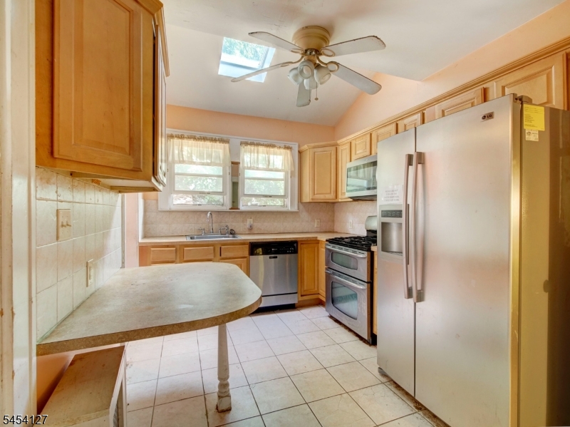 8 Whitman Ave Property Photo 14