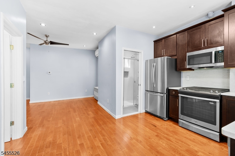 307 Henry St 2 Property Photo 5