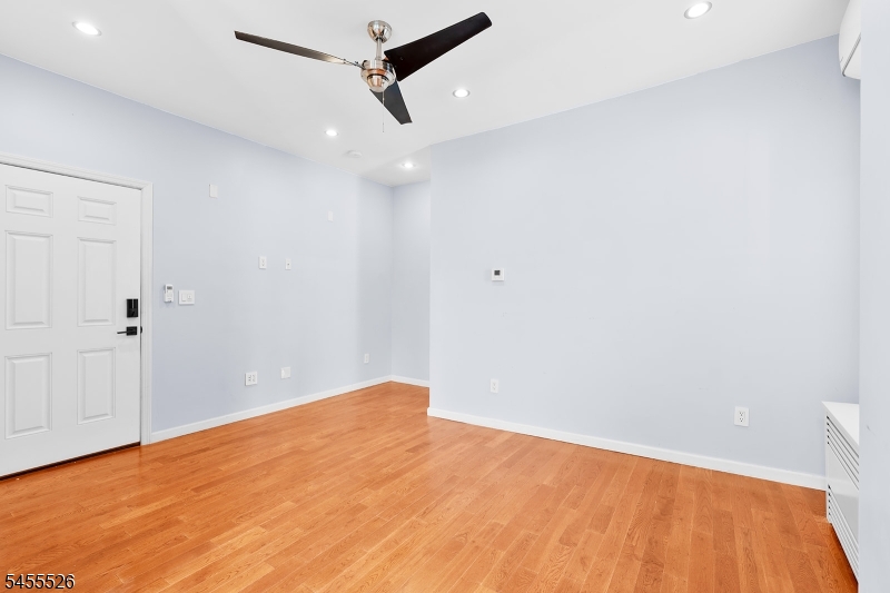 307 Henry St 2 Property Photo 6