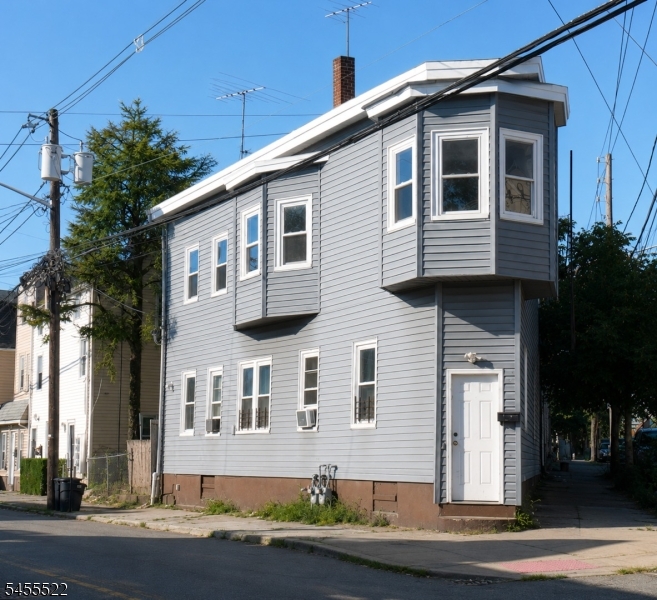 113 E Main St Property Photo 1