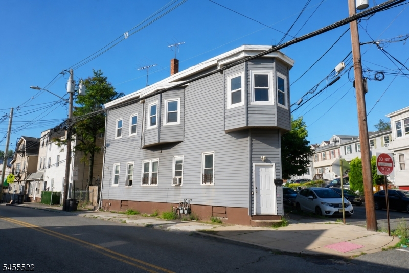113 E Main St Property Photo 2