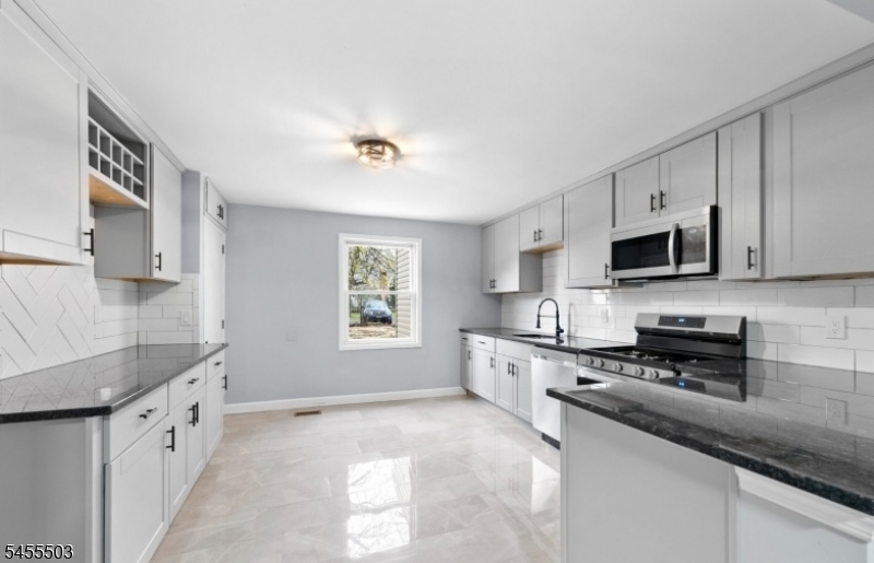 198 William St Property Photo 11