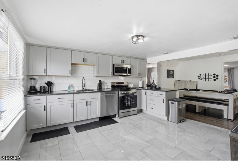 198 William St Property Photo 17