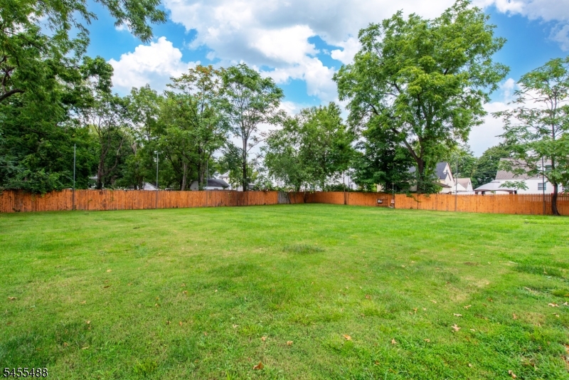 1125 E Front St Property Photo 10