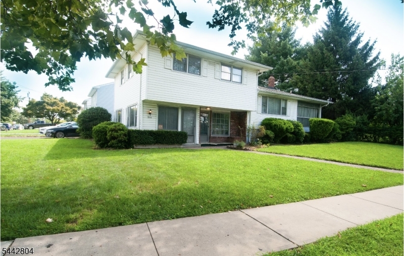 1 Country Club Ln Property Photo 1