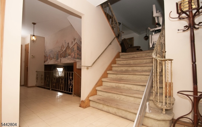 1 Country Club Ln Property Photo 3