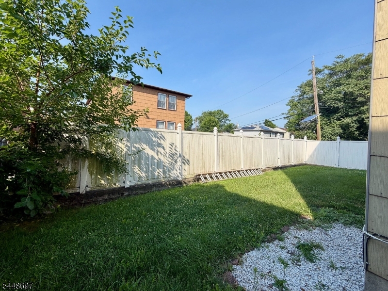 220 Astoria Pl 3 Property Photo 5