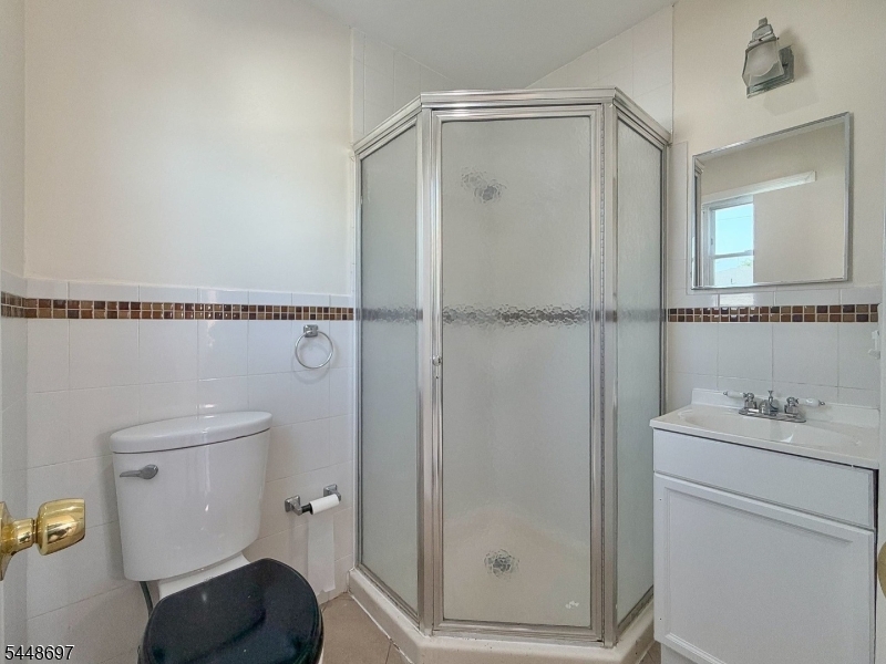 220 Astoria Pl 3 Property Photo 12