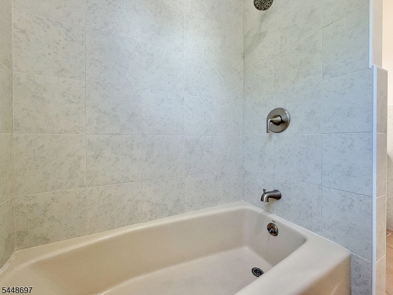 220 Astoria Pl 3 Property Photo 16