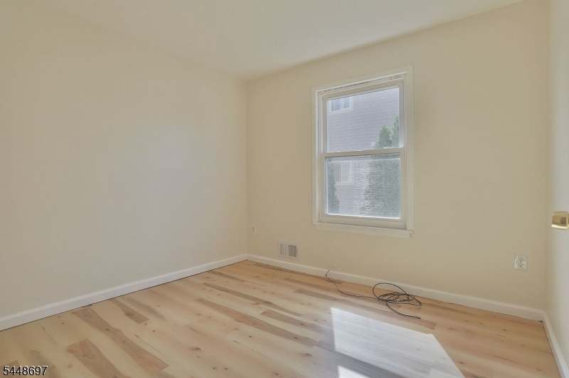 220 Astoria Pl 3 Property Photo 17