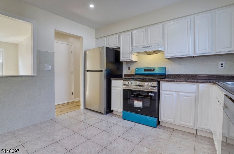 220 Astoria Pl 3 Property Photo 18
