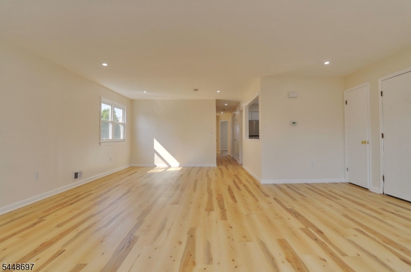 220 Astoria Pl 3 Property Photo 19