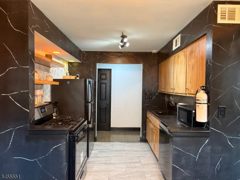 1300 Rock Avel2 Property Photo 4