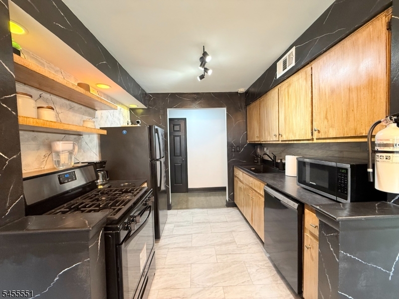 1300 Rock Avel2 Property Photo 6