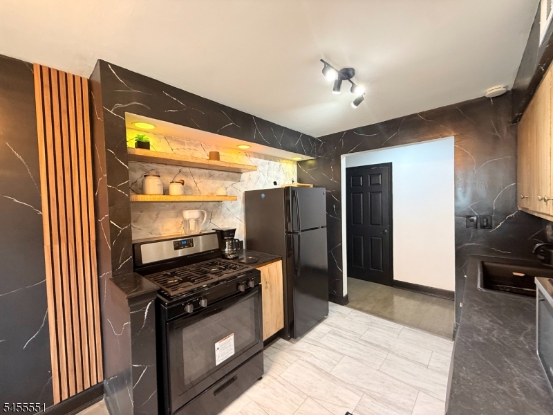 1300 Rock Avel2 Property Photo 7