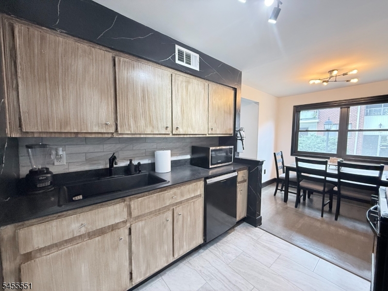 1300 Rock Avel2 Property Photo 8