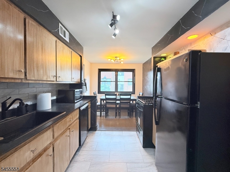1300 Rock Avel2 Property Photo 10