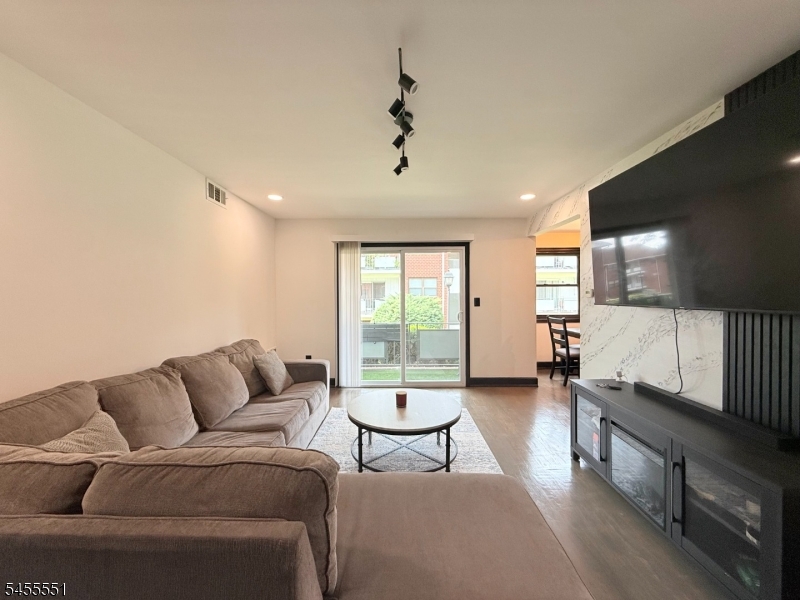 1300 Rock Avel2 Property Photo 13