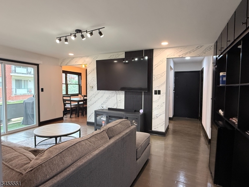 1300 Rock Avel2 Property Photo 14
