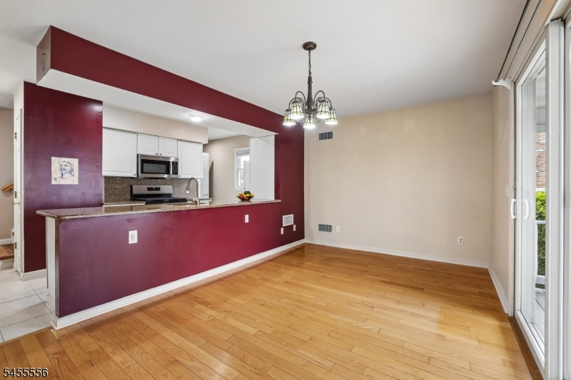 163 Stevens Ave Property Photo 10