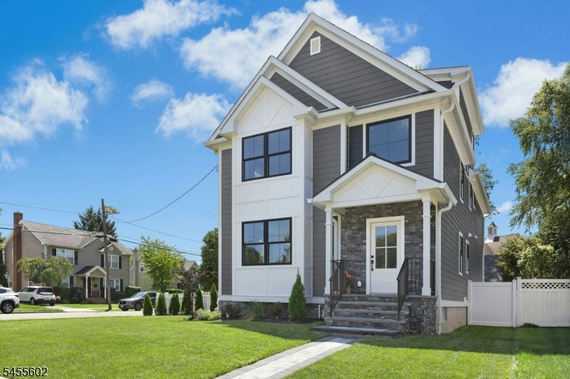 28 Pershing Ave Property Photo 4