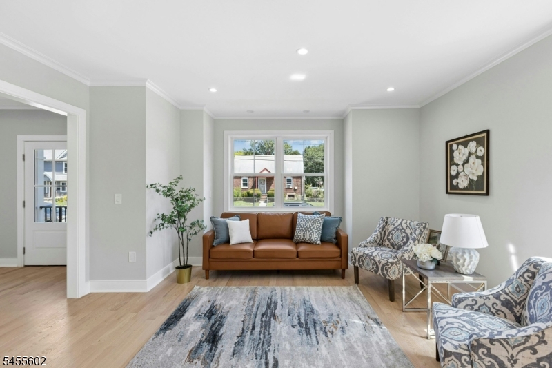 28 Pershing Ave Property Photo 8