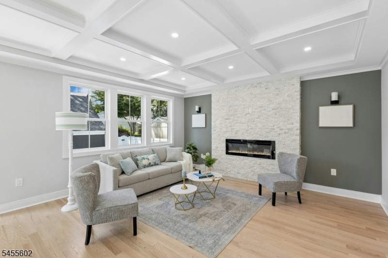 28 Pershing Ave Property Photo 18