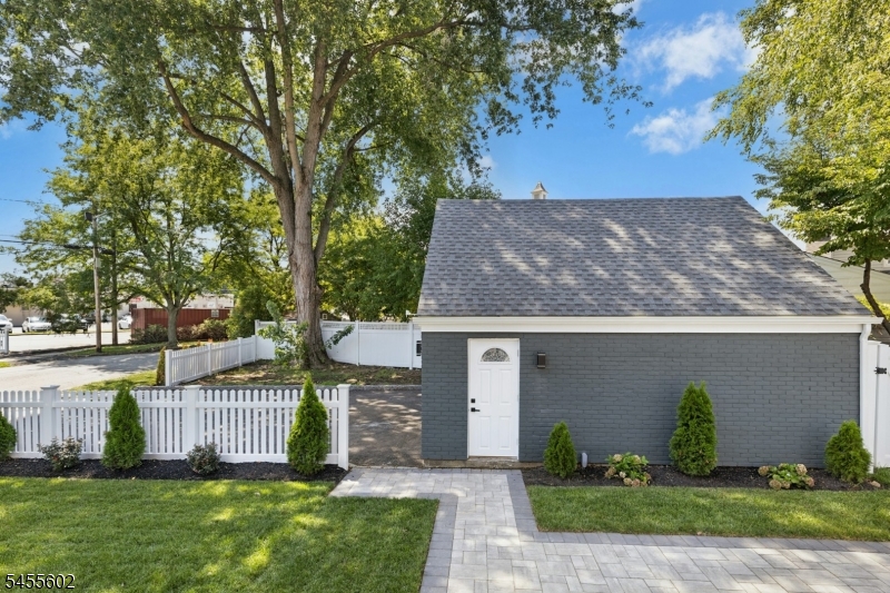 28 Pershing Ave Property Photo 43
