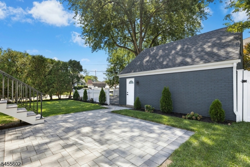 28 Pershing Ave Property Photo 44