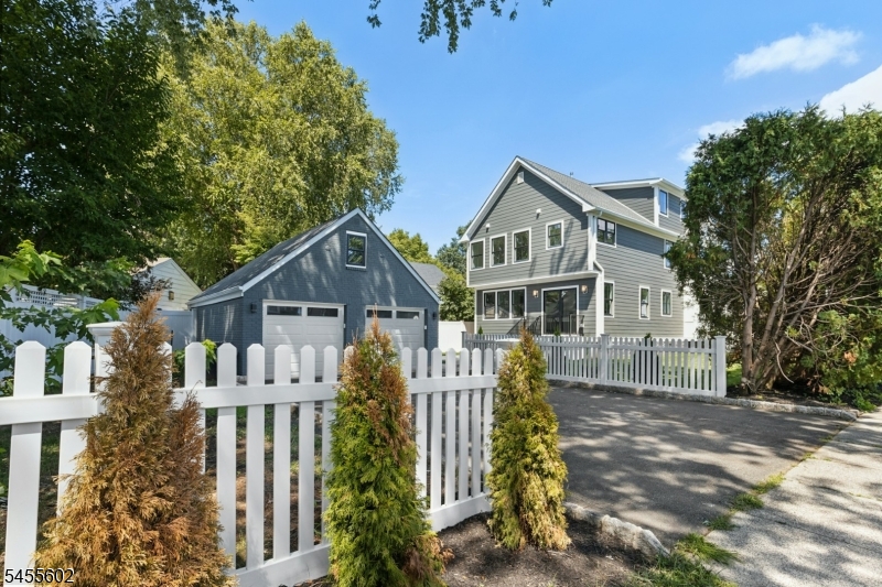 28 Pershing Ave Property Photo 45
