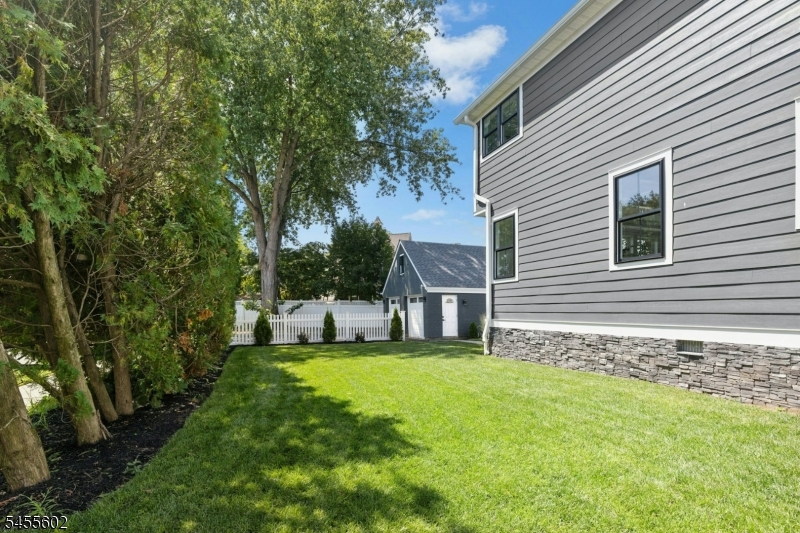 28 Pershing Ave Property Photo 46